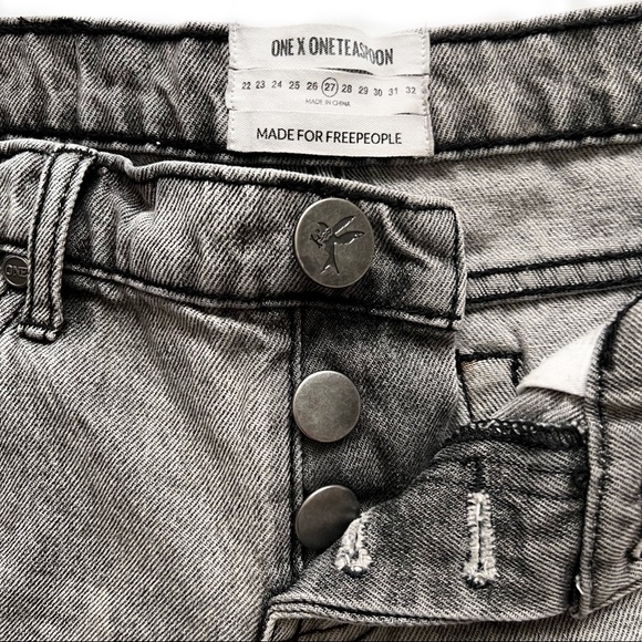 ONE X ONE TEASPOON Free People Button Fly Gray Star Distressed Raw Hem S… - Picture 3 of 16
